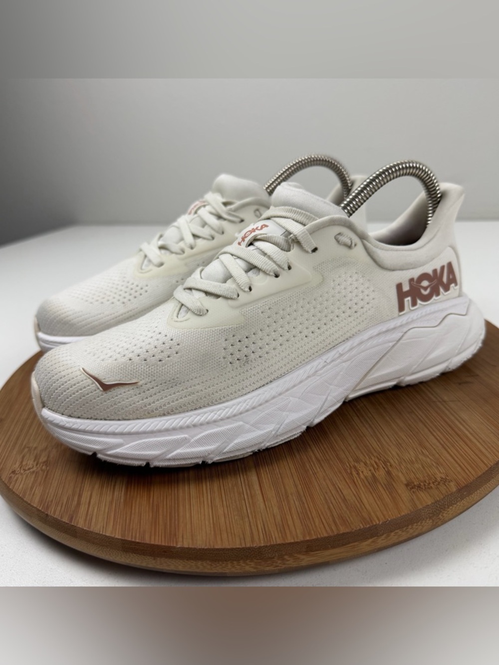 Hoka One One Arahi 7 Cream Running Shoes - Picture 3 of 10